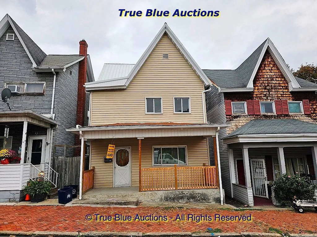 910 1st Ave photo 1
