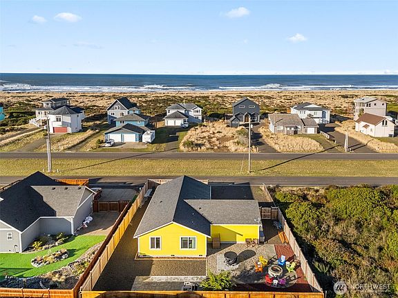 4th image of 1110 Ocean Shores Boulevard SW