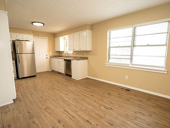2nd image of 646 S Sunset Dr