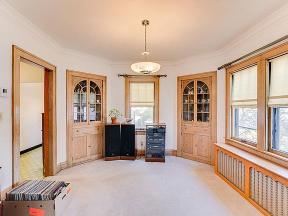5th image of 1017 Thorn St