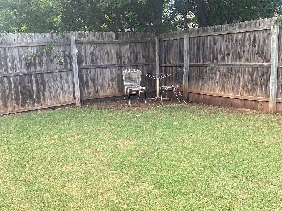 2nd image of 609 Bent Tree Rd