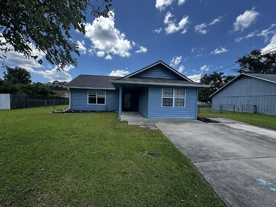 1329 Forest Lake Dr