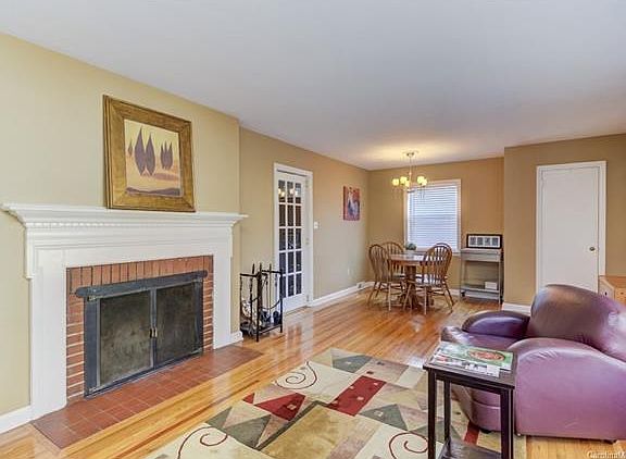 3rd image of 1144 Dresden Dr