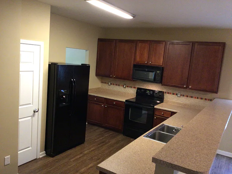 1045 Brookgreen Ln — Photo 2