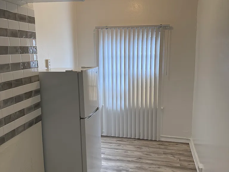 628 E Elk Ave #101 — Photo 11
