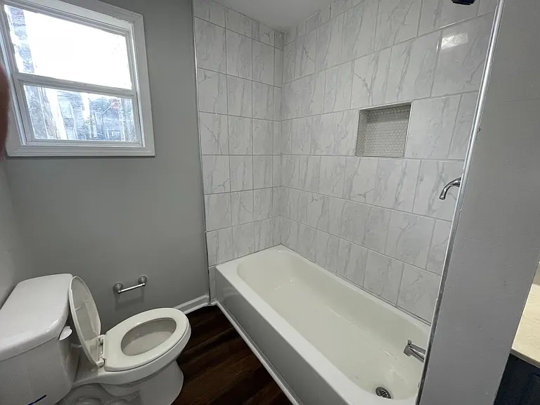 705 W Charles St #2 — Photo 6