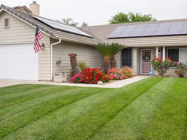353 E Hollow Way, Dinuba, CA 93618