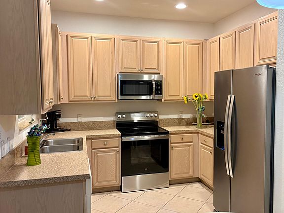 3rd image of 188 W Thatch Palm Cir