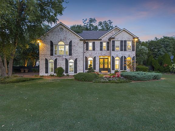 2nd image of 1334 Caroline Cir