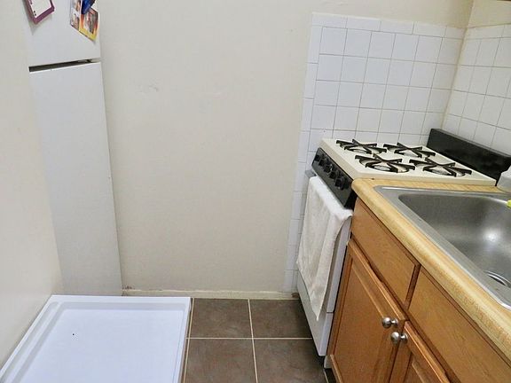 4th image of 684 Washington Ave APT 1