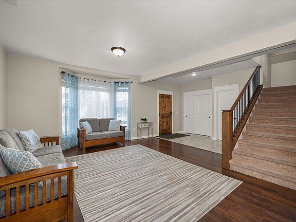 4th image of 719 W Knox Ave