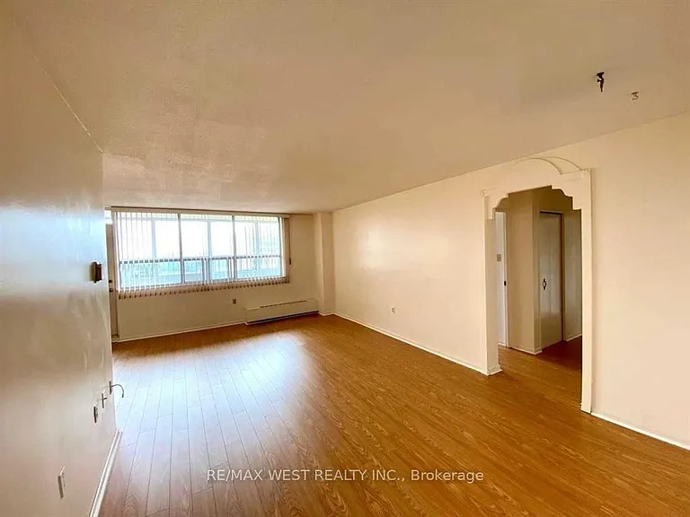 130 Neptune Dr #905 — Photo 4