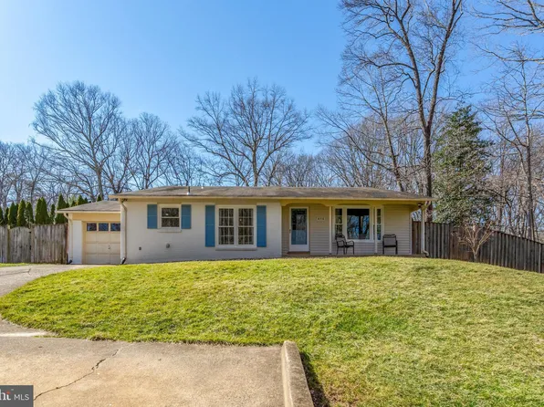 10316 Collingham Dr, Fairfax, VA 22032