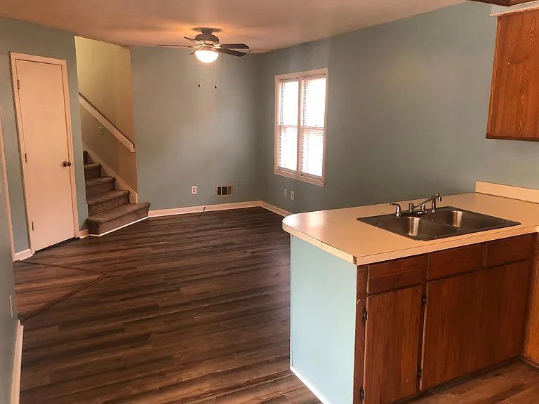 103 Walnut Creek Ct — Photo 4
