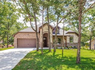 125 Shawnee Dr, Lake Kiowa, TX 76240