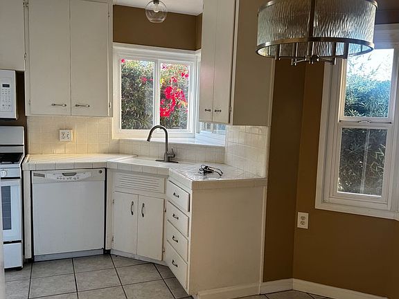 4th image of 1558-1564 Ebers St #1560