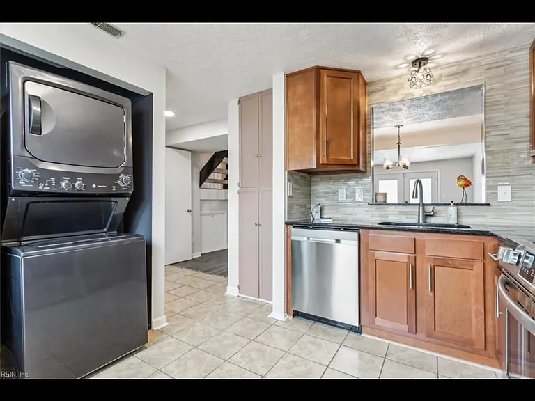 1315 Peabody Dr — Photo 6