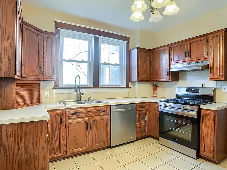 106 Shell St — Photo 7