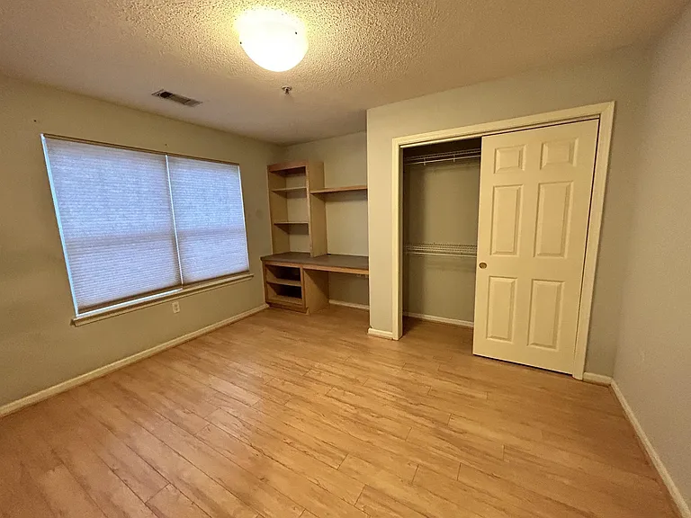 1601 Harts Ridge Dr — Photo 11