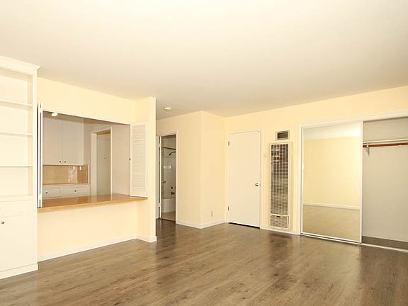 4th image of 542 Forest Ave APT F
