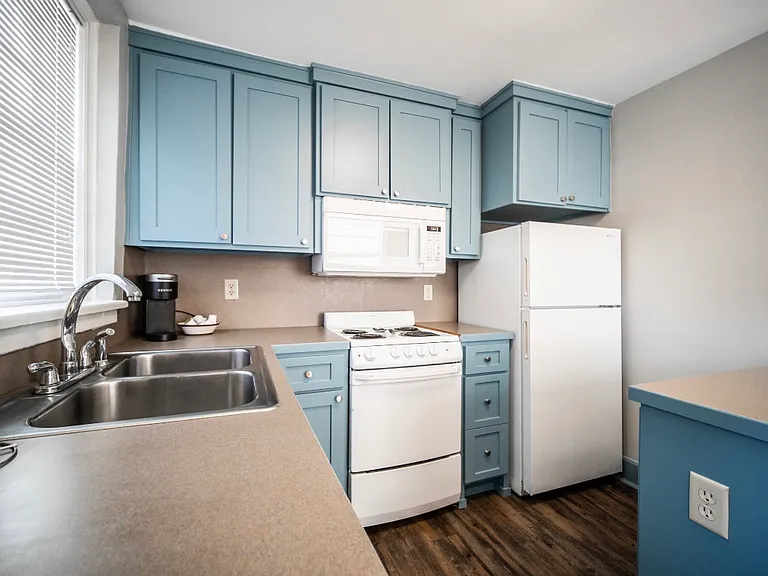 303 E 6th St #217 — Photo 6