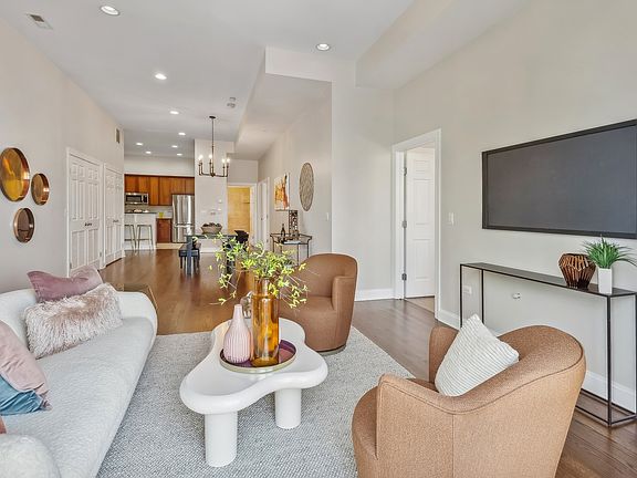 5th image of 2934 W Montrose Ave Unit 304
