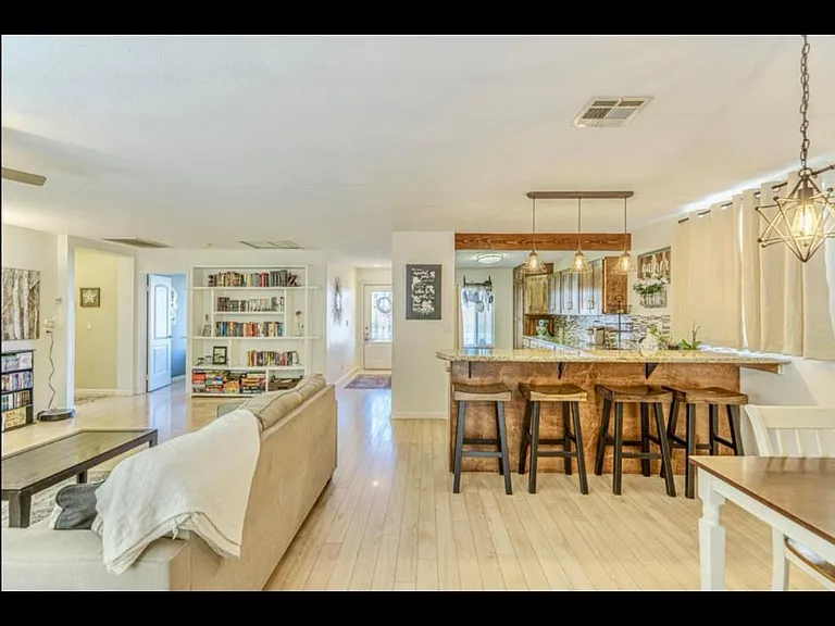 2108 Knollwood Ct — Photo 7