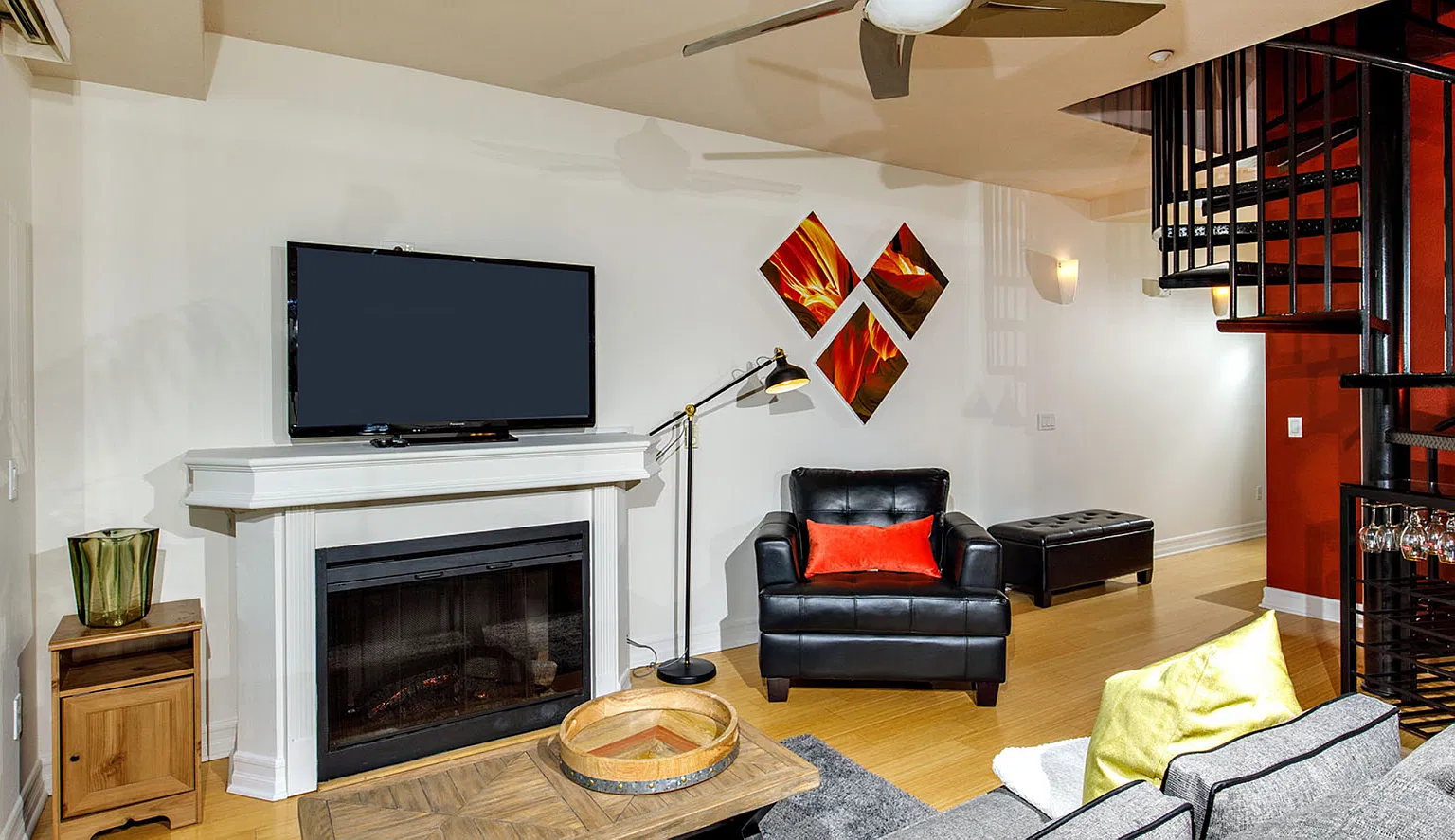 Fully Furnished Top-Floor 2-Story Urban Retreat with Private Rooftop Deck & Bay Views — Photo 3