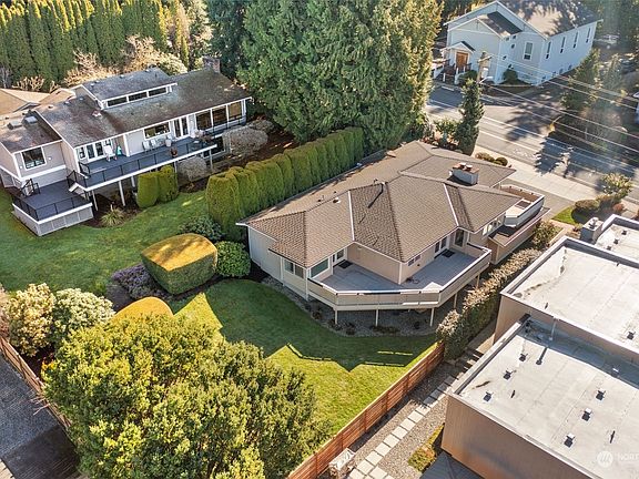 3rd image of 10520 NE 52nd Street