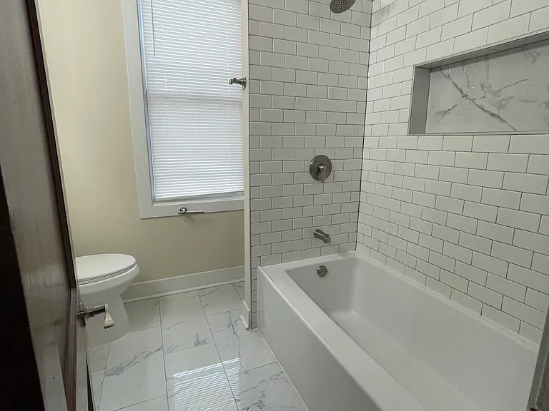 Full upstairs bathroom