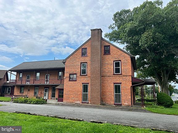 3rd image of 3985 Locust Grove Rd