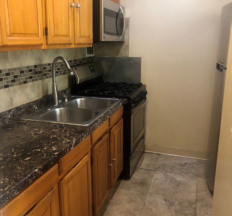 2nd image of 50 Saint Johns Pl #4F