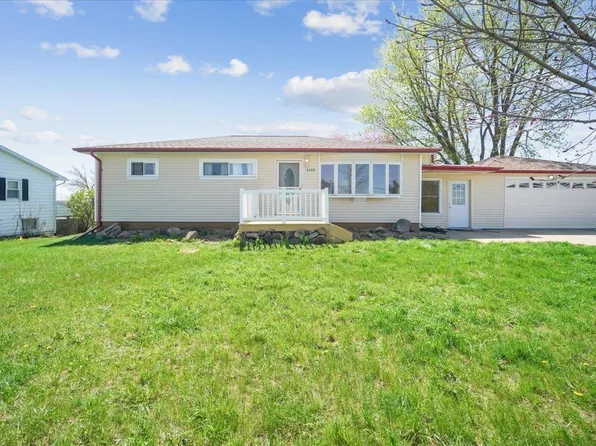 2509 Viking Pl, Cedar Falls, IA 50613