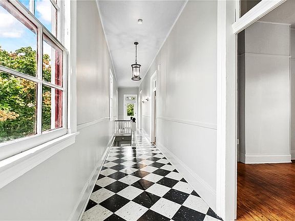 3rd image of 711 Kerlerec St