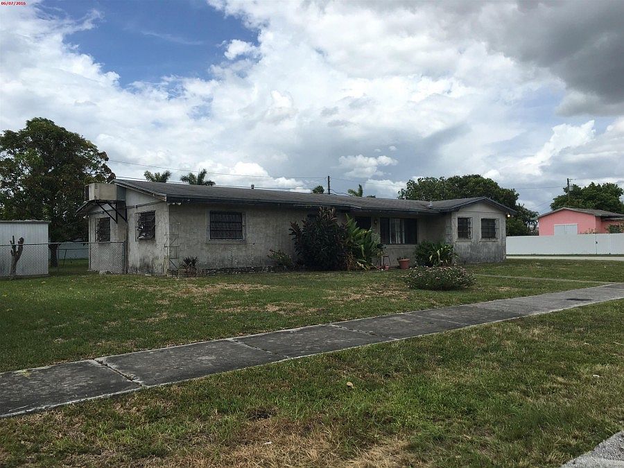 2nd image of 901 NW 174th St