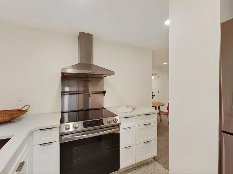1408 Baker St #B — Photo 5