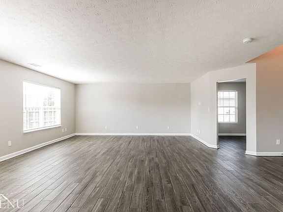 4th image of 676 Bobtail Dr