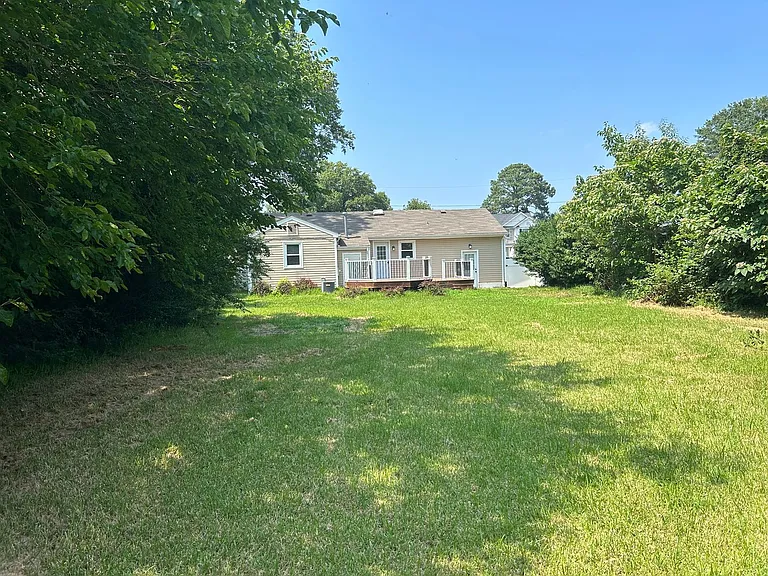 1031 E Leicester Ave — Photo 15
