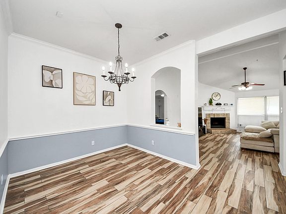 4th image of 18318 Farriswood Ct