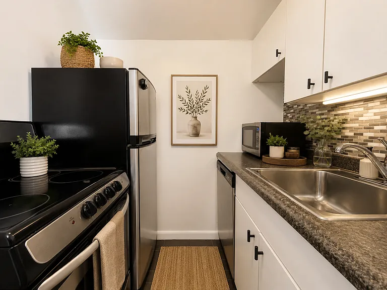 353 W 19th St #2 — Photo 4