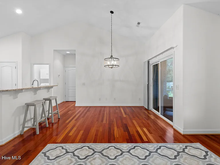 38 Amber Ct — Photo 8