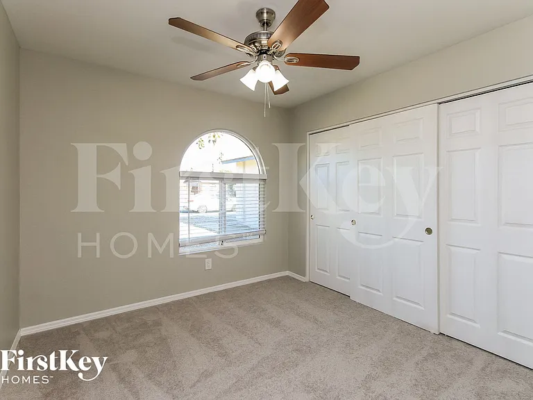 1941 W Portobello Ave — Photo 9