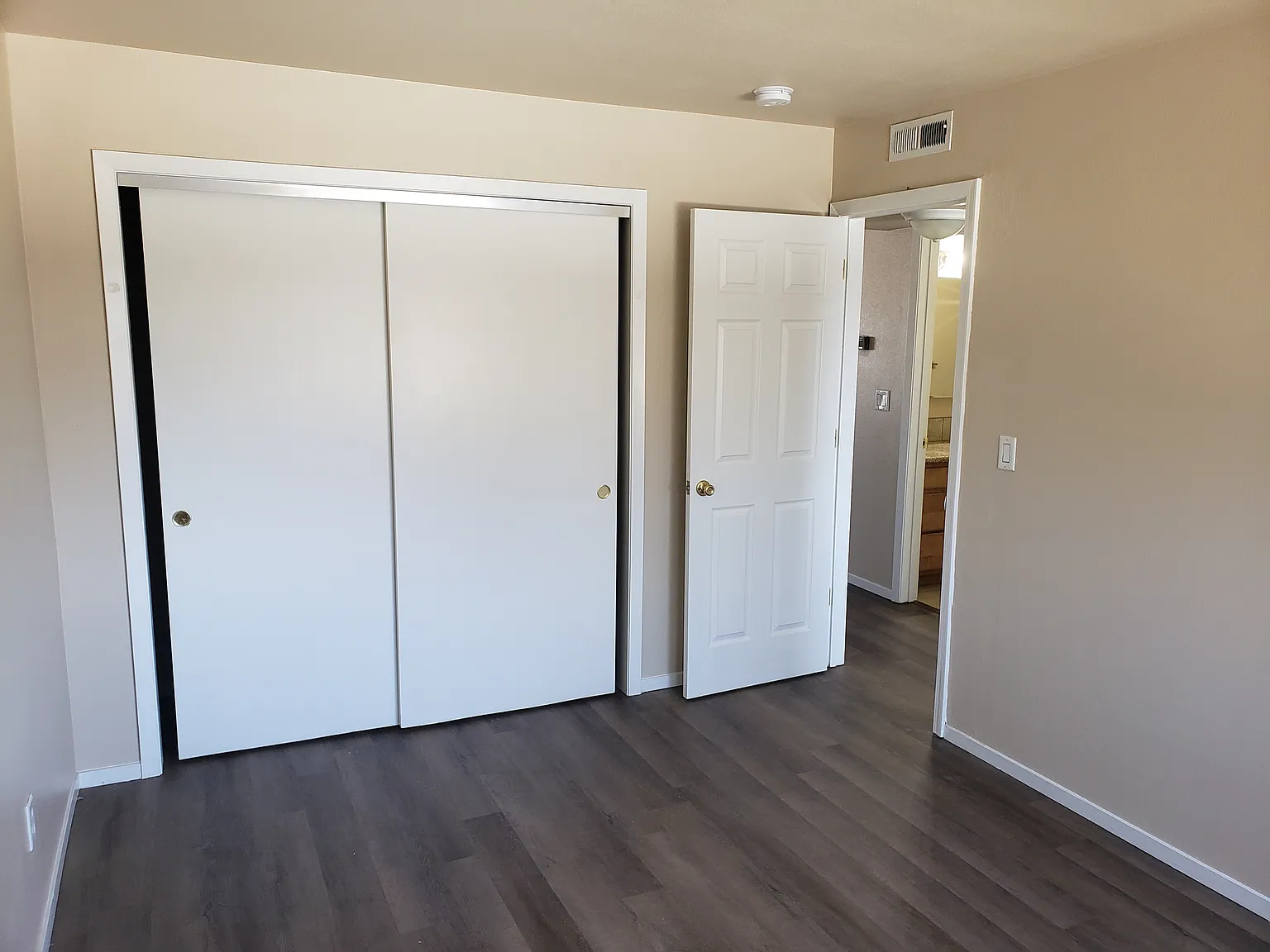Comstock Apartments — Photo 4