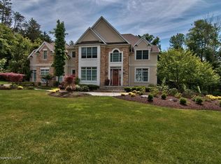 29 Cobblestone Ln, Shavertown, PA 18708