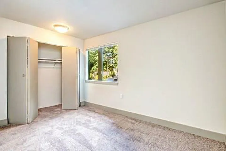 Milton Apartments - Autumn Village Apartments - Bedroom