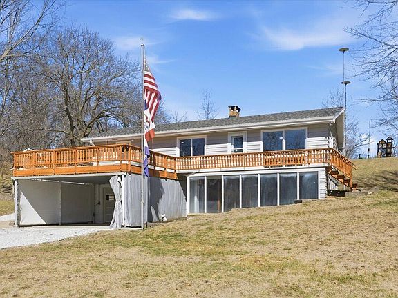 3rd image of 20264 Honeysuckle Rd