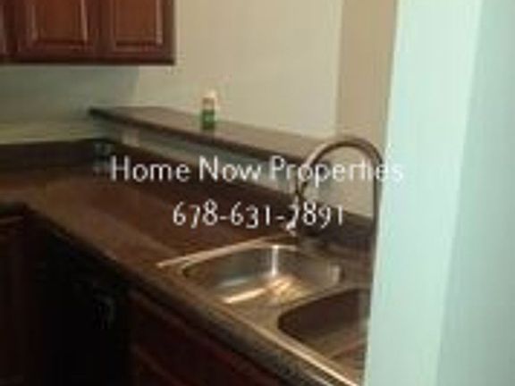 3rd image of 4958 West St