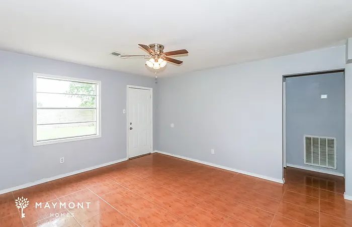 3 bed, 2.0 bath, 1559 sqft, $1,645 — Photo 3