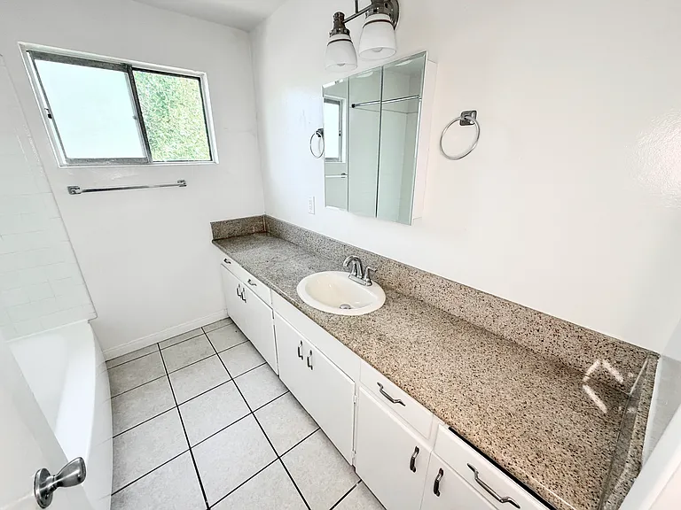 585 W Sierra Madre Blvd — Photo 26