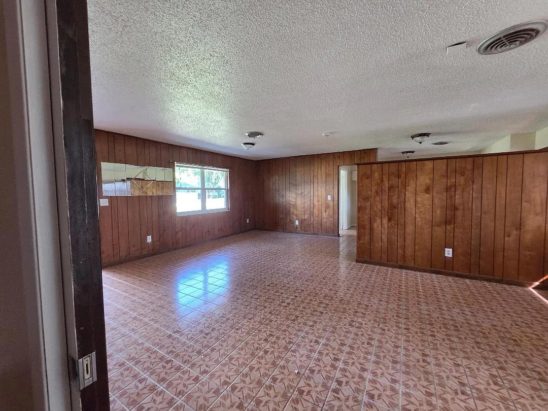 3 bed, 1576 sqft, $2,000 — Photo 3